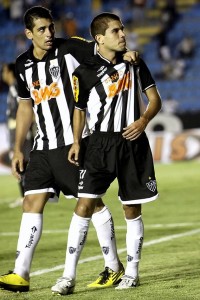 prudente diego souza e ricardinho 200x300 - Atl&eacute;tico 1x0 Gr&ecirc;mio Prudente