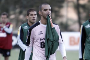 tardelli mordendo camisa 300x200 - Atl&eacute;tico x Flamengo - Pelos motivos certos