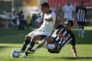 diego souza carrinho 300x199 - Camisa doze em campo