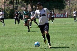 diego souza correndo1 300x199 - Um jogo contra a aceita&ccedil;&atilde;o