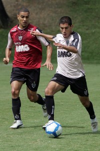 fabiano x ricardinho 200x300 - Atl&eacute;tico x S&atilde;o Paulo - Obrigado Ipatinga!