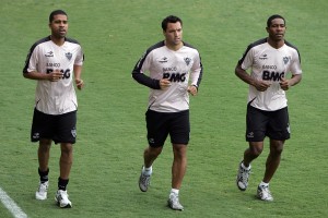 leandro daniel carvalho e jairo campos 300x200 - Paranaenses - Advers&aacute;rios e fregueses