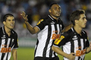 obina ricardinho e berola 300x199 - Cear&aacute; 0x0 Atl&eacute;tico - "T&aacute; tudo errado!"