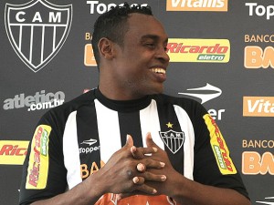 OBINA SE APRESENTANDO BRUNO CANTINI 300x225 - Obina Mil Sons &ndash; Clipe