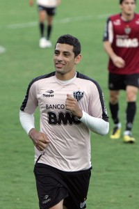 diego souza rindo 200x300 - Ei, Corinthians, vim lhe cobrar