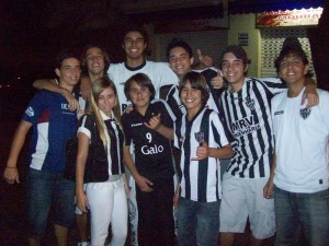 muvuca galo 300x225 - Galo em fam&iacute;lia - O GALO e os homens da minha vida.
