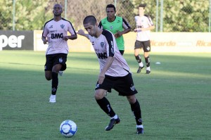 evandro chuta 300x199 - Retrospectiva 2010 - Maio