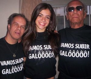 imagemnois 300x258 - Galo em Fam&iacute;lia - Relatos