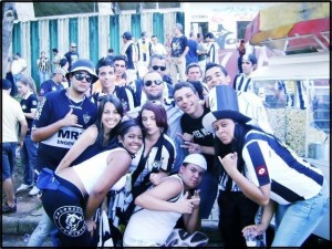 muvuca 300x225 - Galo em Fam&iacute;lia - Relatos