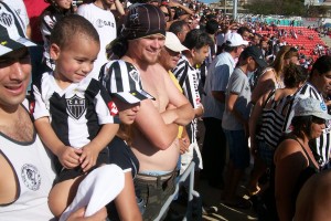 102 1682 300x200 - Galo em fam&iacute;lia - At&eacute; crian&ccedil;a sabe