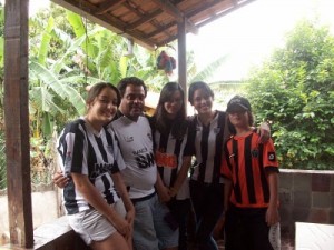 12 300x225 - Galo em Fam&iacute;lia - Cidade do Galo