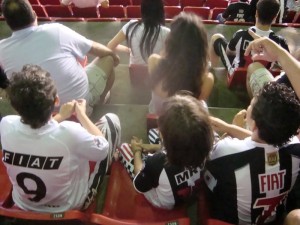 mineira 300x225 - Galo em fam&iacute;lia - At&eacute; crian&ccedil;a sabe