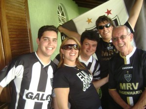 FamiliaGalo 300x225 - Galo em Fam&iacute;lia - Piscina do Galo