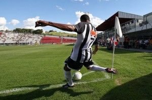 escanteio 300x199 - Atl&eacute;tico 4x1 Tupi - &Aacute;lbum de figurinhas