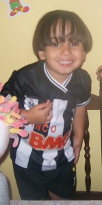 252035102 b30a638ae2a04e165760a6a1033d084d.4d711a90 scaled 149x300 - Galo em Fam&iacute;lia - Tino Marcos na Cidade do Galo