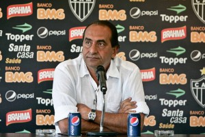 kalil sala de imprensa 300x200 - N&uacute;meros na mira - Alexandre Kalil