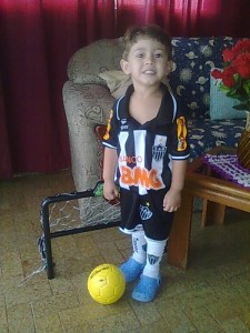 Imagem0545 225x300 - Galo em Fam&iacute;lia - Onde est&aacute; meu &iacute;dolo (Everton)