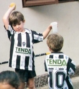 Rafael e Pedro 1 268x300 - Galo em Fam&iacute;lia - Onde est&aacute; meu &iacute;dolo (Everton)