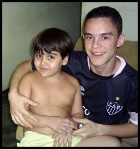 S20200143 2 282x300 - Galo em Fam&iacute;lia - Onde est&aacute; meu &iacute;dolo (Everton)