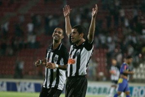 ricardo comemora 300x200 - N&uacute;meros na mira - 2011