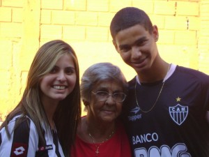 222137 160567264007578 100001629167635 410001 7891135 n 300x225 - Galo em Fam&iacute;lia - Paz