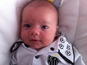 225488 115773148506923 100002227144245 146277 6533679 n 300x224 - Galo em Fam&iacute;lia - Galo Doido visita hospital da Baleia