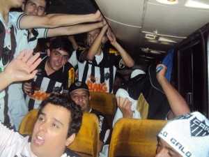 230775 197601226947617 100000932234006 480243 7553765 n 300x225 - Galo em Fam&iacute;lia - Paz