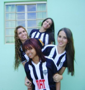 9 285x300 - Galo em Fam&iacute;lia - Galo Doido visita hospital da Baleia