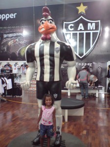 DSC00206 225x300 - Galo em Fam&iacute;lia - Galo Doido visita hospital da Baleia