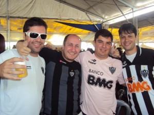 DSC00792 300x225 - Galo em Fam&iacute;lia - Galo Doido visita hospital da Baleia