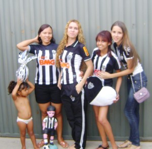 DSC05246 300x293 - Galo em Fam&iacute;lia - Galo Doido visita hospital da Baleia