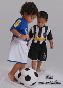 DSC 5262o textok2 214x300 - Galo em Fam&iacute;lia - Paz