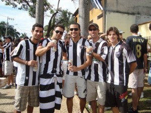 Galo 300x225 - Galo em Fam&iacute;lia - Paz