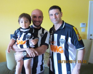IMG 0587 300x240 - Galo em Fam&iacute;lia - Galo Doido visita hospital da Baleia