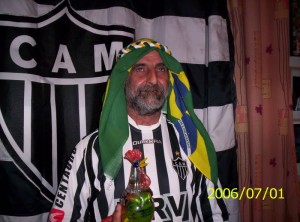 OgAAAMJnyXAqlbL3ym3Ou4ClRqaBofydCmF4k2h2 w4IZUq3crVTqSyy0jL2LNkkDyZLP xSv2GbUJRyX1H6a0NM 8MAm1T1UNR 877ogjDsZVmOs9wFUOVoZQU2 300x222 - Galo em Fam&iacute;lia - Que d&oacute;