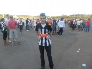 SAM 3995 300x225 - Galo em Fam&iacute;lia - Que d&oacute;
