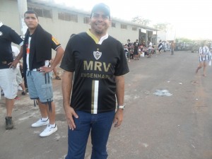 SAM 3996 300x225 - Galo em Fam&iacute;lia - Que d&oacute;