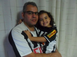 SAM 4059 300x225 - Galo em Fam&iacute;lia - Galo Doido visita hospital da Baleia