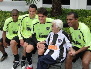 donasinha astoni 300x227 - Galo em Fam&iacute;lia - Assim &eacute; o Atl&eacute;tico