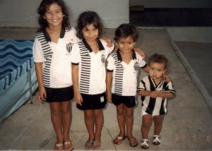 fotogaloemfamilia 300x214 - Galo em Fam&iacute;lia - Galo Doido visita hospital da Baleia