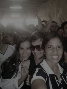 galo 225x300 - Galo em Fam&iacute;lia - Galo Doido visita hospital da Baleia