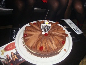 251027 227365360607570 100000023226572 981313 4710777 n 300x225 - Galo em Fam&iacute;lia - Galo Doido visita lar dos idosos