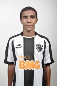 roger bruno cantini 199x300 - Resultado da enquete - Chance aos reservas