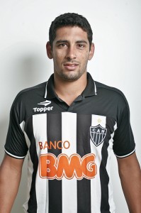 diego souza oficial 199x300 - Um bolo, quatro peda&ccedil;os e uma cereja