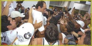 Kalil carregado Jorge Gontijo EM D.A Press 300x150 - Kalil quer voltar a ser Alexandre, o Grande