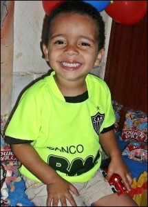 313396 170391069714879 100002319612688 334358 1346227398 n 215x300 - Galo em Fam&iacute;lia - Yeah Yeah