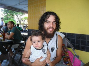 383079 2125017338864 1648817081 1708963 111342945 n 300x225 - Galo em Fam&iacute;lia - Yeah Yeah