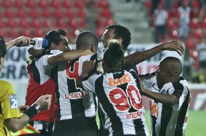 comemora x coxa bruno cantini 300x199 - Xeque-mate na Arena