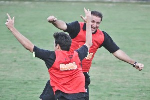 cuca comemora bruno cantini 300x199 - Resultado da enquete - Segundo turno