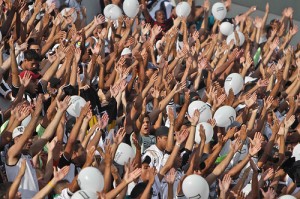 massa na arena bruno cantini 300x199 - Resultado da enquete - Protestos